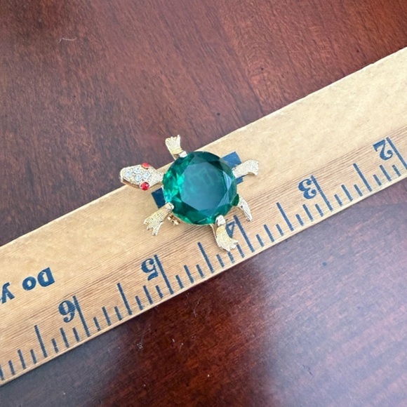 Vintage Jewelry - Vintage Turtle Brooch